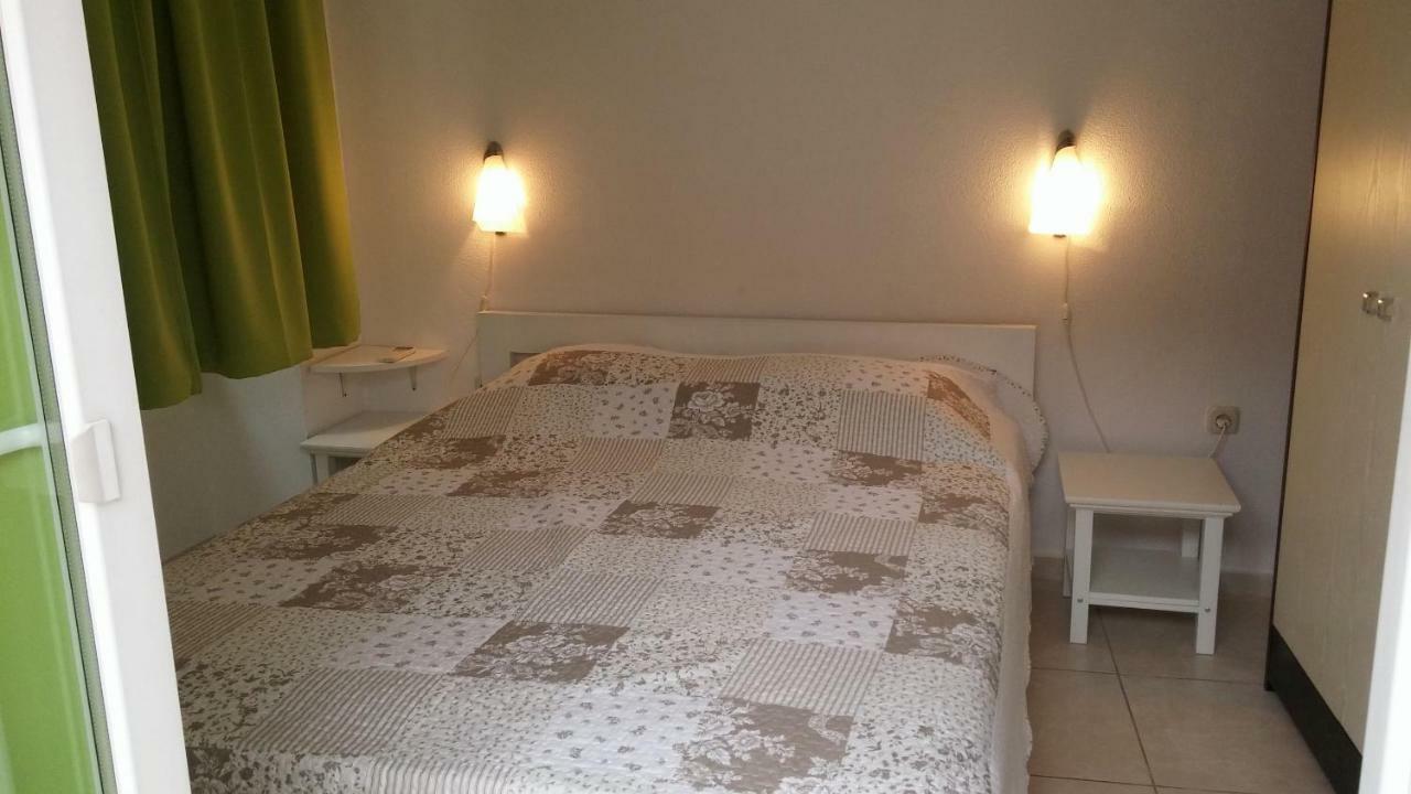 Tutini Dvori Apartment Primosten Ngoại thất bức ảnh